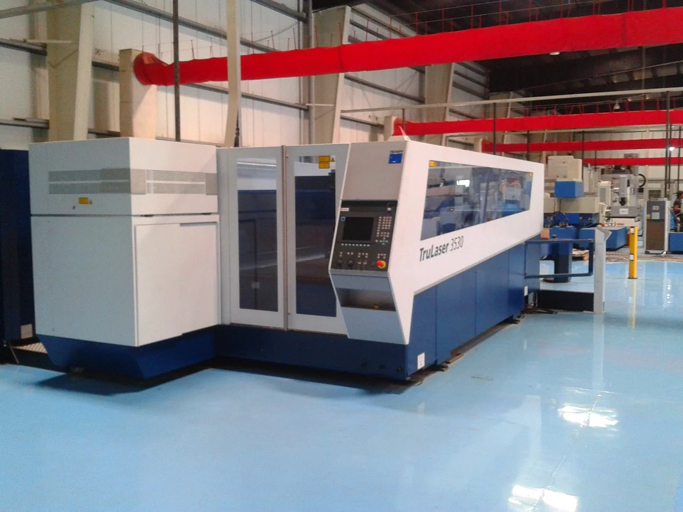 Premium HAAS CNC machining center visual selected for the homepage featured equipment card